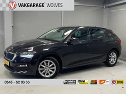 Zwart, metallic lak Gebruikt 2020 Skoda Scala Ambition Hatchback | € 15.435 (Eerlijke prijs)