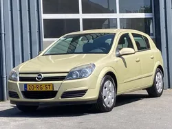 Geel Gebruikt 2005 Opel Astra Enjoy Hatchback | € 2.750 (Eerlijke prijs)