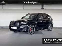 Saphirschwarz metallic (zwart metallic) Nieuw 2025 BMW iX1 M Sport SUV | € 64.806