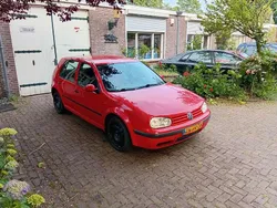 Rood Gebruikt 1998 VW Golf IV Trendline Hatchback | € 999 (Iets duurder)
