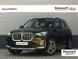 Groen, metallic lak Gebruikt 2024 BMW X1 xLine SUV | € 48.875 (Eerlijke prijs)