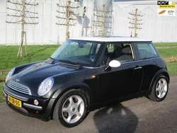 Zwart, metallic lak Gebruikt 2003 Mini Cooper Chili Hatchback | € 3.900 (Eerlijke prijs)