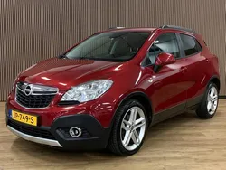 Rood, metallic lak Gebruikt 2014 Opel Mokka Cosmo SUV | € 9.945 (Eerlijke prijs)
