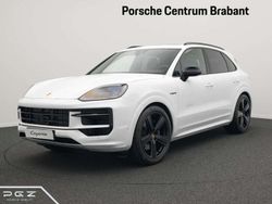 Carrarawit metallic Gebruikt 2024 Porsche Cayenne SUV | € 161.654 (Iets duurder)