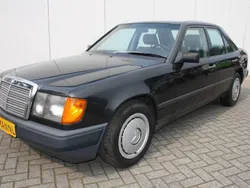 Zwart Gebruikt 1986 Mercedes E230 Sedan | € 8.500