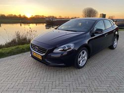 Blauw Gebruikt 2016 Volvo V40 Summum MPV | € 11.250 (Eerlijke prijs)