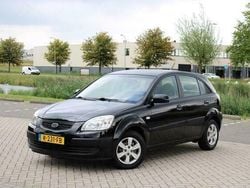 Zwart Gebruikt 2009 Kia Rio Comfort Hatchback | € 3.499 (Iets duurder)