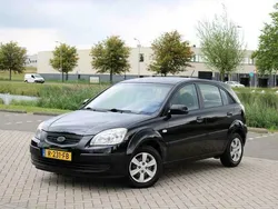 Zwart Gebruikt 2009 Kia Rio Comfort Hatchback | € 3.499