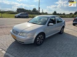 Grijs Gebruikt 2001 VW Bora Trendline Sedan | € 899 (Eerlijke prijs)