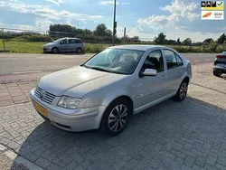 Grijs Gebruikt 2001 VW Bora Trendline Sedan | € 899 (Eerlijke prijs)