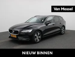 Zwart Gebruikt 2021 Volvo V60 Momentum Stationwagen | € 27.400 (Goede deal)