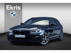 M carbonschwarz Gebruikt 2024 BMW 530e Comfort Edition Stationwagen | € 54.900 (Eerlijke prijs)
