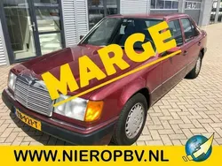 Rood Gebruikt 1989 Mercedes E200 Sedan | € 7.750