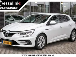 Wit, metallic lak Gebruikt 2021 Renault Mégane IV Zen Hatchback | € 18.990 (Goede deal)
