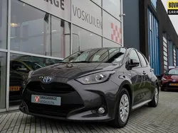 Grijs Gebruikt 2021 Toyota Yaris Comfort Hatchback | € 20.950 (Eerlijke prijs)