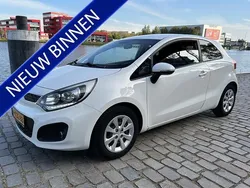 Wit Gebruikt 2013 Kia Rio 3 Hatchback | € 4.950 (Eerlijke prijs)