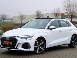 Wit Gebruikt 2022 Audi A3 Sportback S-Line Hatchback | € 31.450 (Eerlijke prijs)