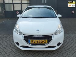 Wit Gebruikt 2015 Peugeot 208 Hatchback | € 2.999 (Super prijs)
