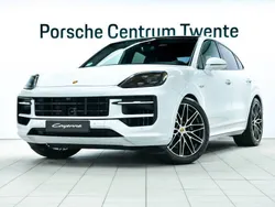 Carrarawit metallic Gebruikt 2024 Porsche Cayenne SUV | € 124.900 (Eerlijke prijs)