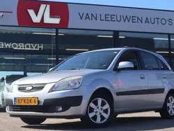 Grijs, metallic lak Gebruikt 2009 Kia Rio Hatchback | € 3.248 (Eerlijke prijs)