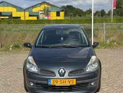 Grijs Gebruikt 2006 Renault Clio II Luxe Hatchback | € 2.800 (Eerlijke prijs)