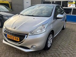 Grijs Gebruikt 2013 Peugeot 208 Envy Hatchback | € 3.999 (Super prijs)