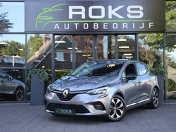 Grijs Gebruikt 2023 Renault Clio V Evolution Hatchback | € 20.850 (Goede deal)
