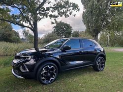 Zwart Gebruikt 2023 Opel Mokka Elegance SUV | € 24.950 (Eerlijke prijs)