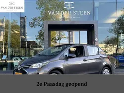 Grijs, metallic lak Gebruikt 2017 Toyota Yaris Hybrid Business Edition Hatchback | € 12.950 (Eerlijke prijs)