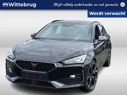 Zwart, metallic lak Gebruikt 2022 Cupra Leon VZ Stationwagen | € 26.450 (Goede deal)