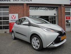 Grijs Gebruikt 2017 Toyota Aygo X-play Hatchback | € 8.450 (Goede deal)