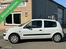 Wit Gebruikt 2002 Renault Clio II Expression Hatchback | € 1.295 (Iets duurder)