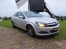 Grijs Gebruikt 2008 Opel Astra Executive Coupé | € 1.899 (Eerlijke prijs)