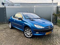 Blauw (metallic) Gebruikt 2002 Peugeot 206 CC Cabriolet | € 999 (Eerlijke prijs)