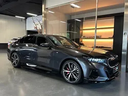 Grijs Gebruikt 2024 BMW 520 M Performance Sedan | € 57.999