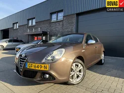 Bruin Gebruikt 2015 Alfa Romeo Giulietta Distinctive Hatchback | € 11.450 (Eerlijke prijs)