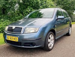 Grijs Gebruikt 2005 Skoda Fabia Hatchback | € 1.799 (Eerlijke prijs)