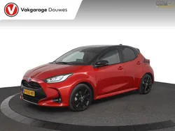 Rood Gebruikt 2022 Toyota Yaris Hybrid Executive Hatchback | € 23.450 (Eerlijke prijs)