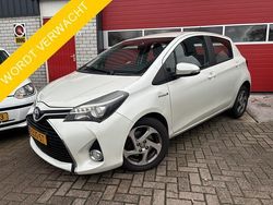 Wit Gebruikt 2015 Toyota Yaris Hatchback | € 9.944 (Eerlijke prijs)