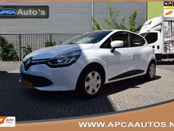 Wit Gebruikt 2015 Renault Clio IV Expression Hatchback | € 4.945 (Eerlijke prijs)