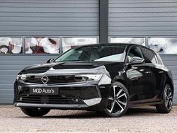 Zwart Gebruikt 2023 Opel Astra Elegance Hatchback | € 19.950 (Goede deal)