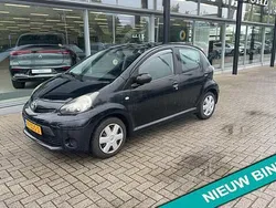 Zwart Gebruikt 2012 Toyota Aygo Hatchback | € 3.745 (Eerlijke prijs)