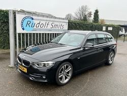 Zwart (metallic) Gebruikt 2017 BMW 320 Executive Stationwagen | € 13.950 (Goede deal)