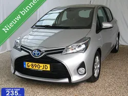Grijs Gebruikt 2016 Toyota Yaris Hybrid Trend Hatchback | € 14.495 (Eerlijke prijs)