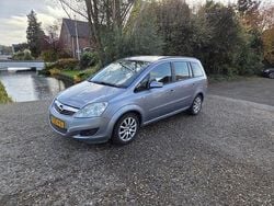 Grijs (metallic) Gebruikt 2008 Opel Zafira MPV | € 2.499 (Eerlijke prijs)