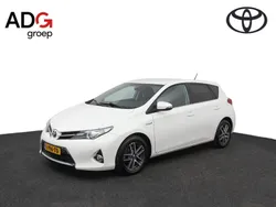 Wit Gebruikt 2015 Toyota Auris Hybrid Hatchback | € 13.950 (Eerlijke prijs)