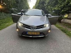 Gebruikt 2013 Toyota Auris Hybrid Executive Sedan | € 11.750 (Eerlijke prijs)