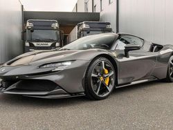 Grijs, metallic lak Gebruikt 2022 Ferrari SF90 Coupé | € 389.950
