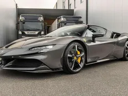 Grijs, metallic lak Gebruikt 2022 Ferrari SF90 Coupé | € 439.950