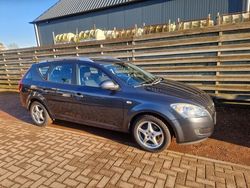 Grijs, metallic lak Gebruikt 2009 Kia Ceed Stationwagen | € 2.950 (Eerlijke prijs)
